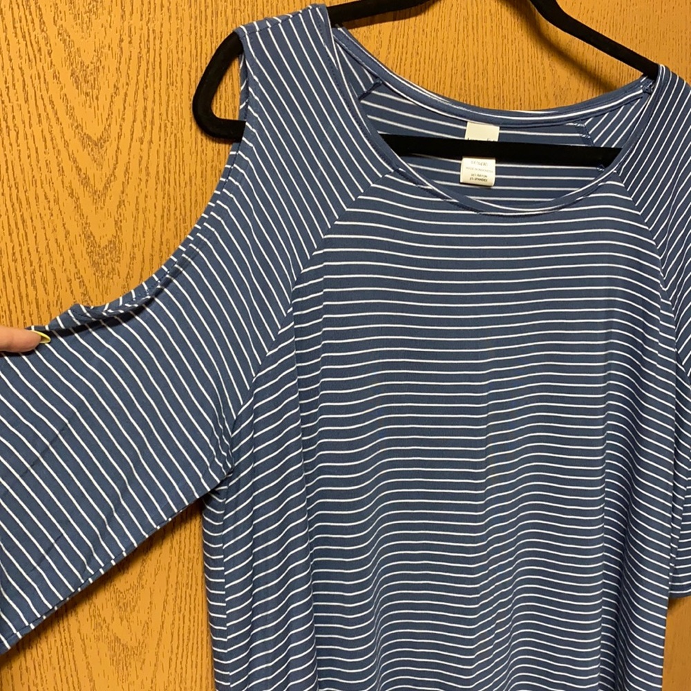 Peep Shoulder Top